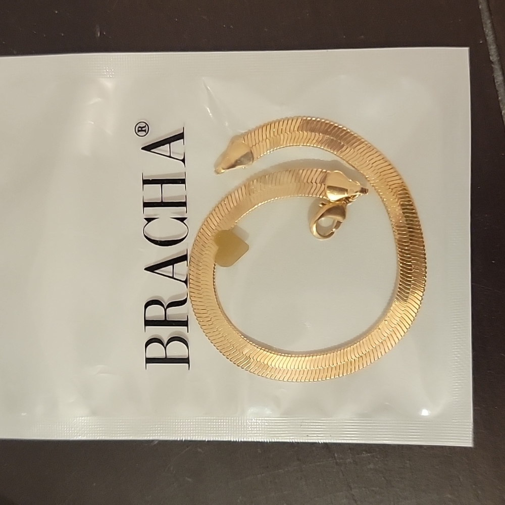 Wear bracha monte Carlo gold bracelet